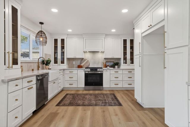 4824 Crestwood Way, Sacramento, CA 95822