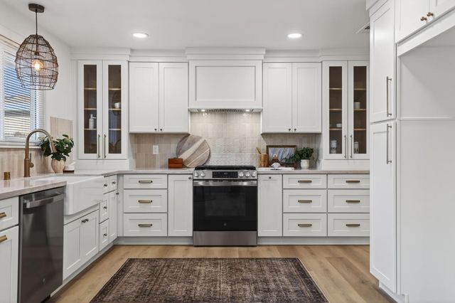 4824 Crestwood Way, Sacramento, CA 95822