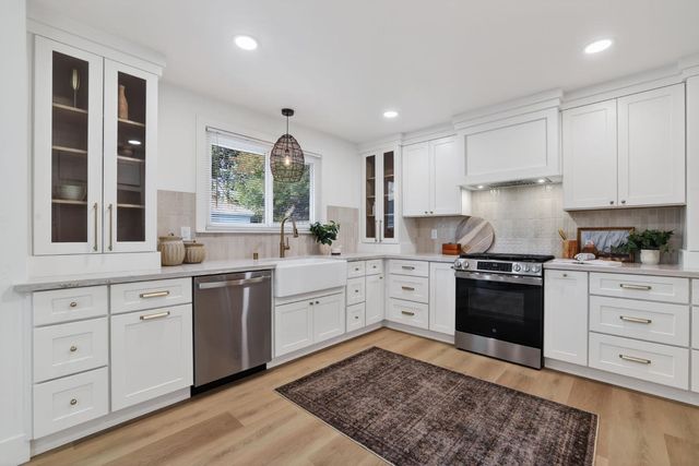 4824 Crestwood Way, Sacramento, CA 95822