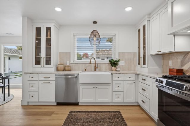 4824 Crestwood Way, Sacramento, CA 95822