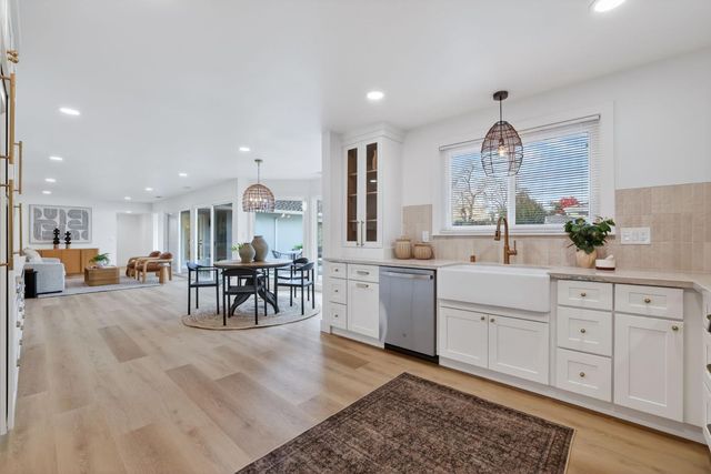 4824 Crestwood Way, Sacramento, CA 95822