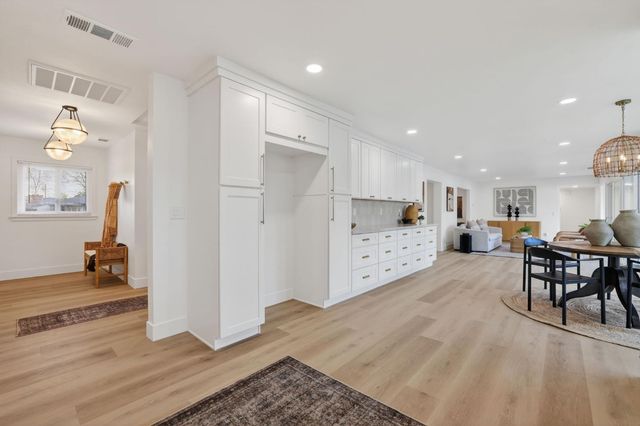 4824 Crestwood Way, Sacramento, CA 95822