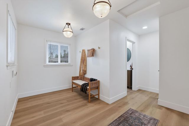 4824 Crestwood Way, Sacramento, CA 95822