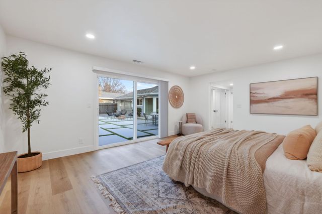 4824 Crestwood Way, Sacramento, CA 95822