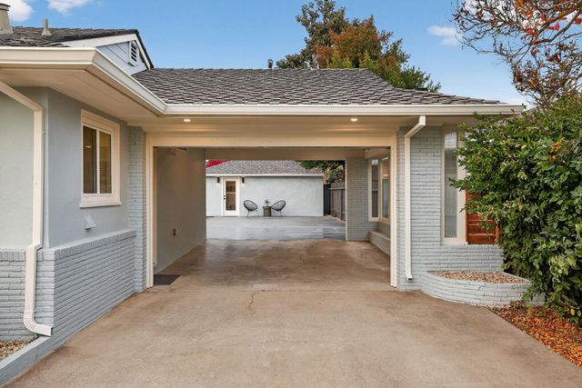 4824 Crestwood Way, Sacramento, CA 95822