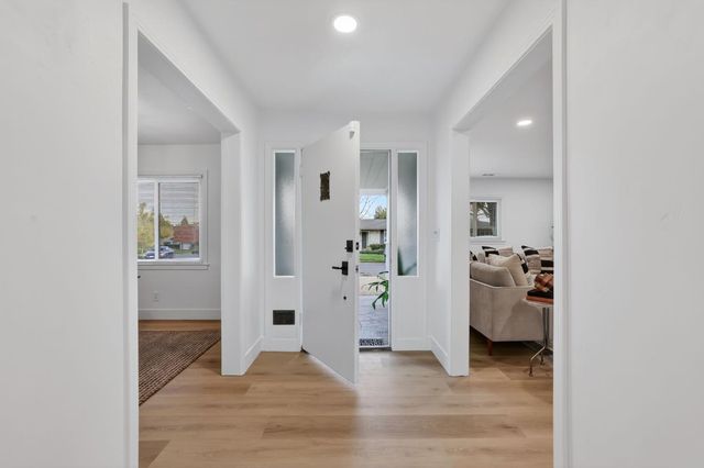 4824 Crestwood Way, Sacramento, CA 95822