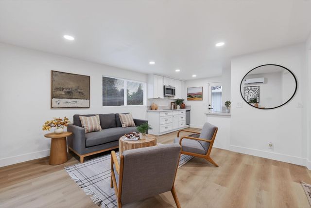 4824 Crestwood Way, Sacramento, CA 95822