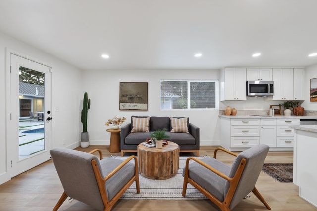 4824 Crestwood Way, Sacramento, CA 95822