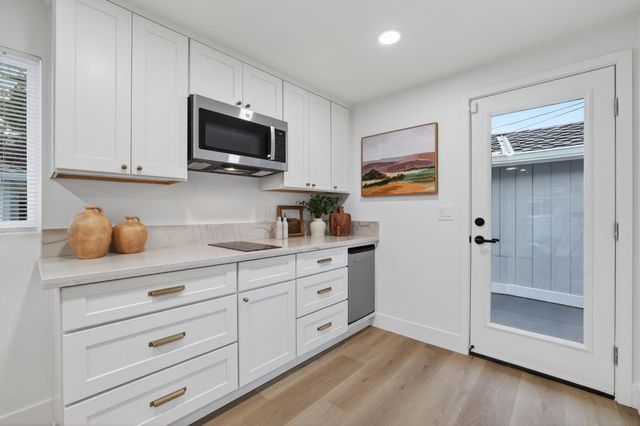 4824 Crestwood Way, Sacramento, CA 95822