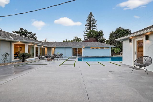 4824 Crestwood Way, Sacramento, CA 95822