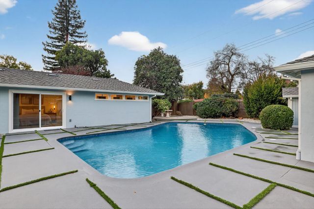 4824 Crestwood Way, Sacramento, CA 95822