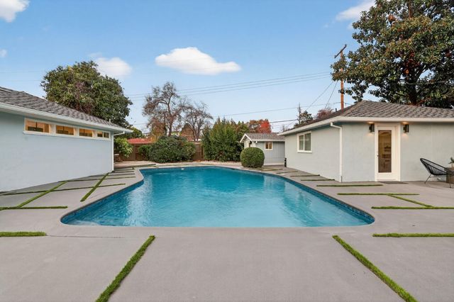 4824 Crestwood Way, Sacramento, CA 95822