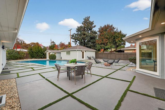 4824 Crestwood Way, Sacramento, CA 95822