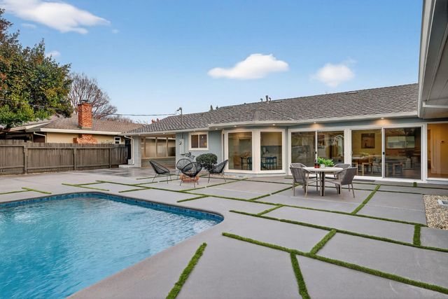 4824 Crestwood Way, Sacramento, CA 95822