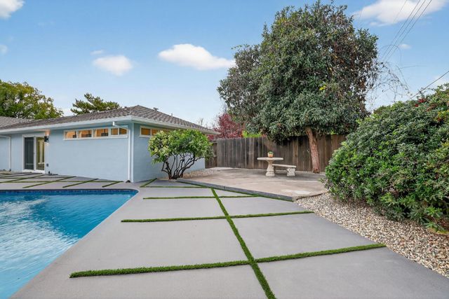 4824 Crestwood Way, Sacramento, CA 95822