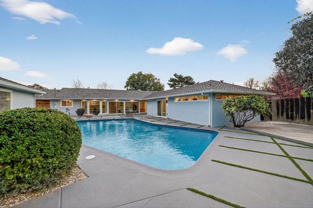 4824 Crestwood Way, Sacramento, CA 95822