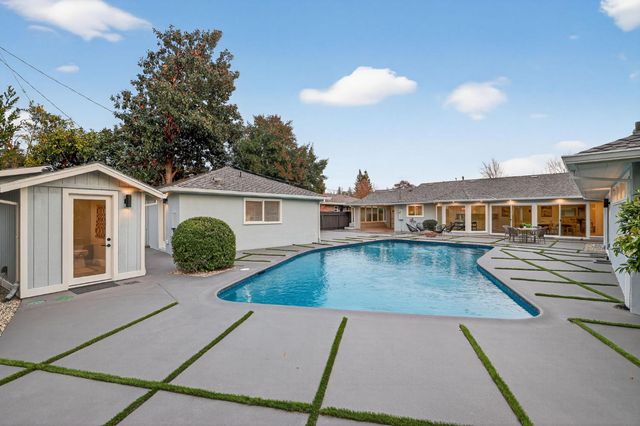 4824 Crestwood Way, Sacramento, CA 95822