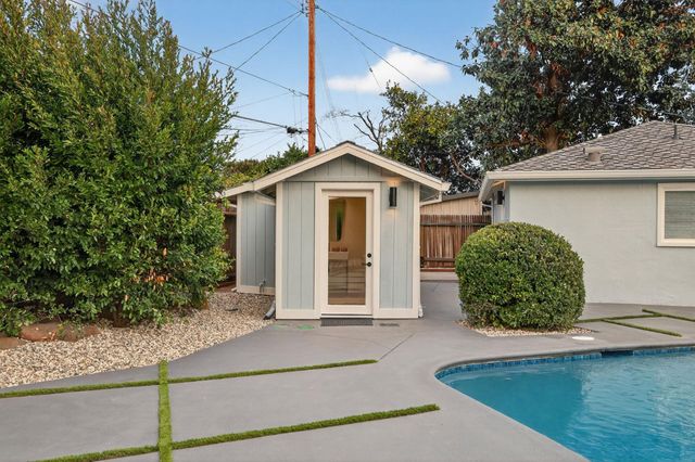 4824 Crestwood Way, Sacramento, CA 95822