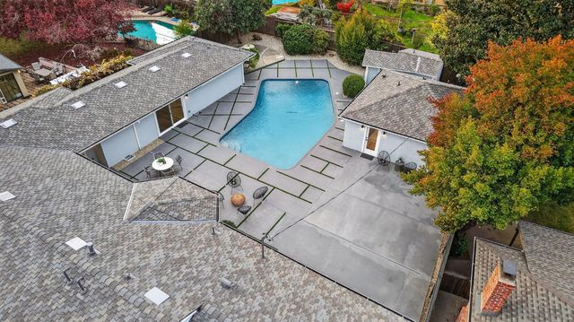 4824 Crestwood Way, Sacramento, CA 95822