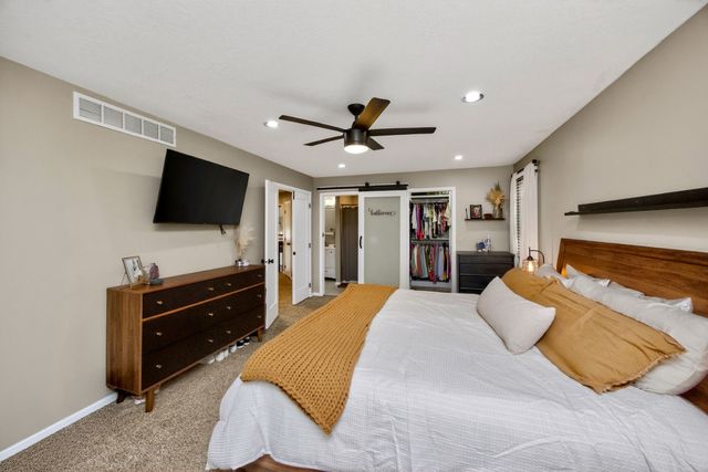 4515 89th Street, Urbandale, IA 50322