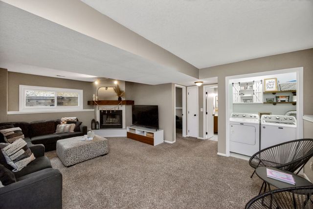 4515 89th Street, Urbandale, IA 50322