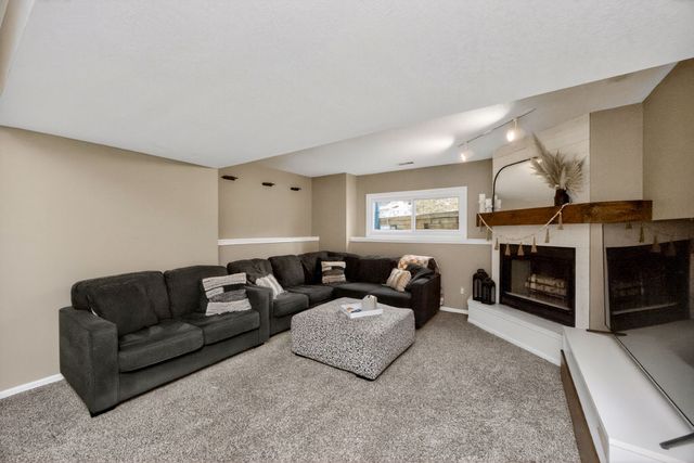 4515 89th Street, Urbandale, IA 50322