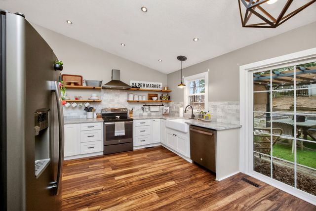 4515 89th Street, Urbandale, IA 50322