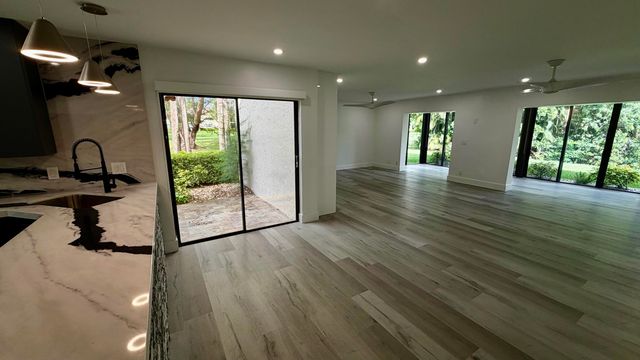 21695 Tall Palm Circle 4a, Boca Raton, FL 33433