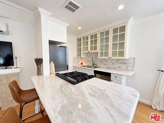 1212 10th Street 10, Santa Monica, CA 90401
