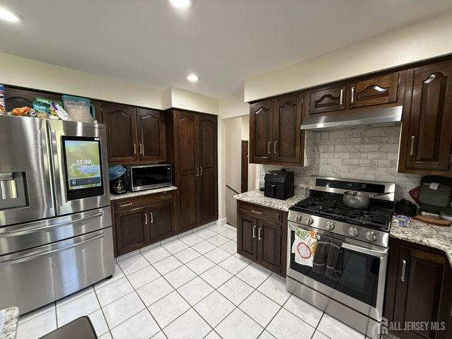 4 Fern Court, North Brunswick, NJ 08902