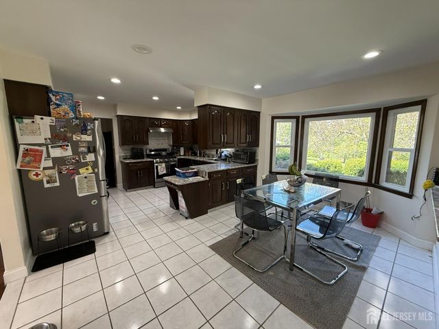 4 Fern Court, North Brunswick, NJ 08902