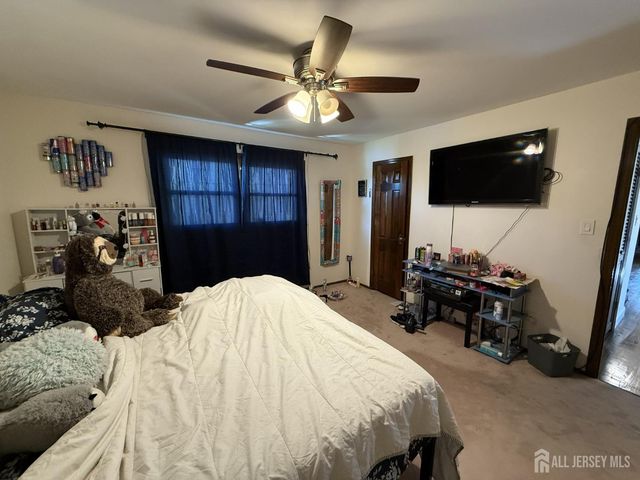 4 Fern Court, North Brunswick, NJ 08902