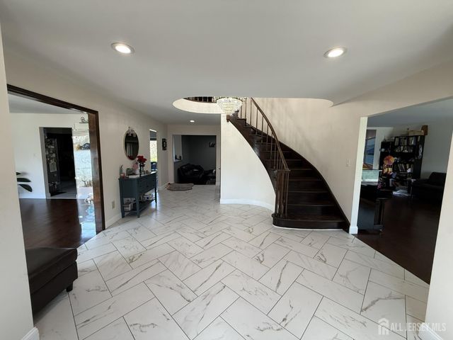 4 Fern Court, North Brunswick, NJ 08902