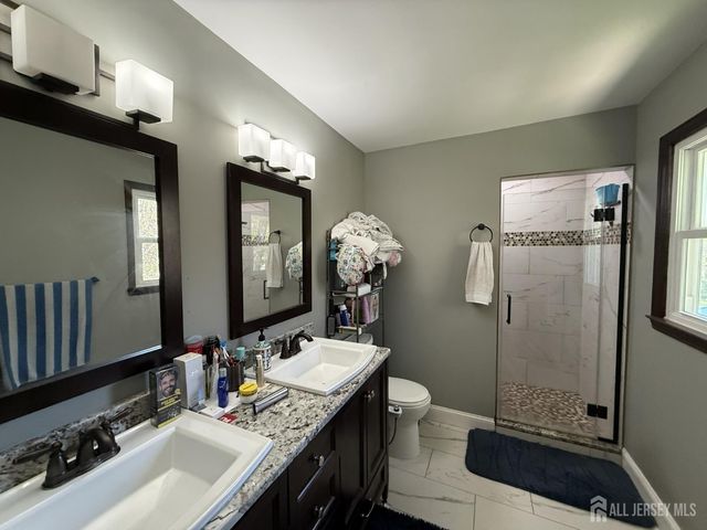 4 Fern Court, North Brunswick, NJ 08902