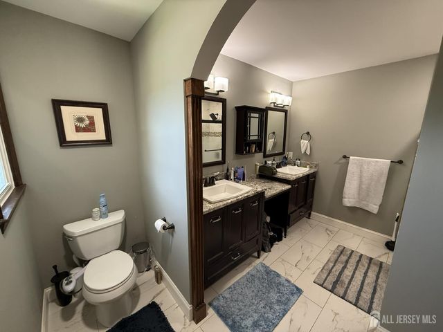 4 Fern Court, North Brunswick, NJ 08902