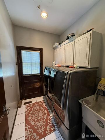 4 Fern Court, North Brunswick, NJ 08902