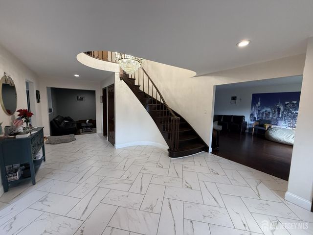 4 Fern Court, North Brunswick, NJ 08902