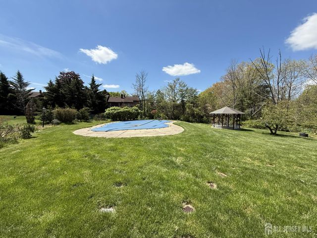 4 Fern Court, North Brunswick, NJ 08902
