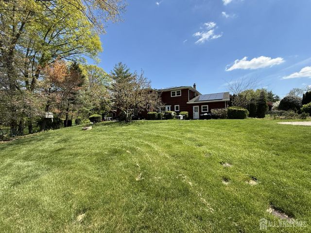 4 Fern Court, North Brunswick, NJ 08902