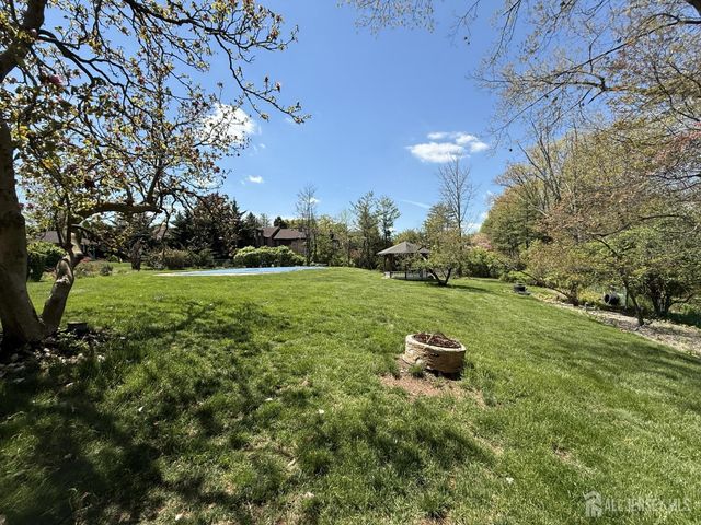4 Fern Court, North Brunswick, NJ 08902
