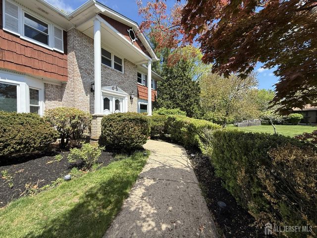 4 Fern Court, North Brunswick, NJ 08902