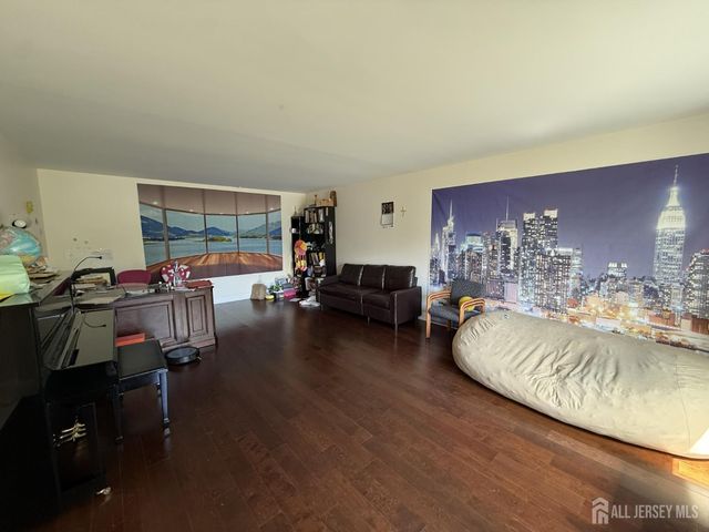 4 Fern Court, North Brunswick, NJ 08902