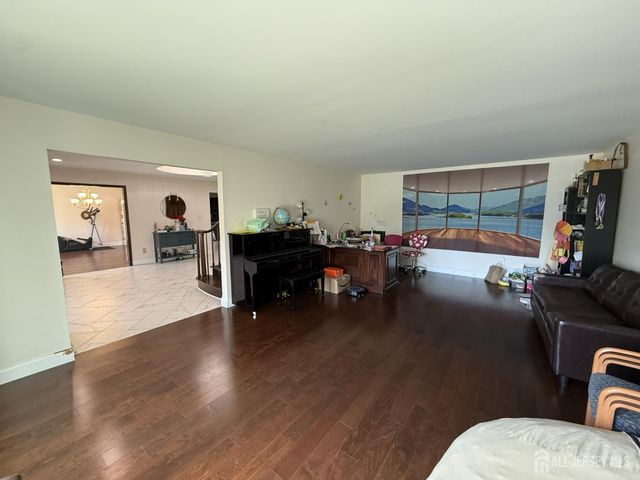 4 Fern Court, North Brunswick, NJ 08902