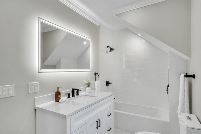 20 Riverview St, Dedham, MA 02026