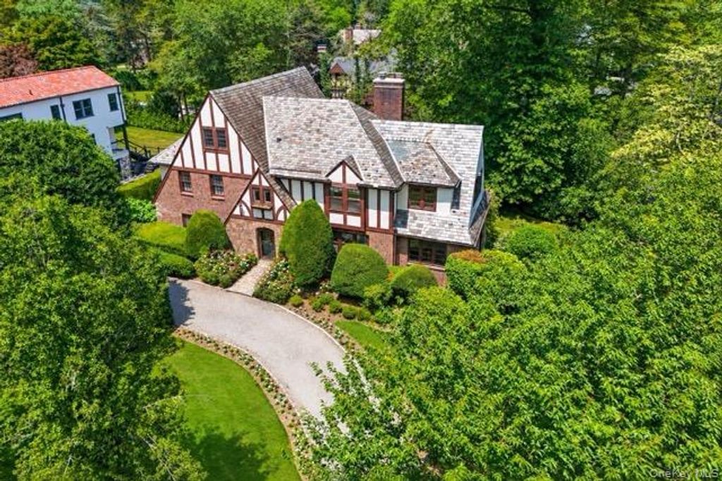 260 Overlook Road, New Rochelle, NY 10804 — exterior
