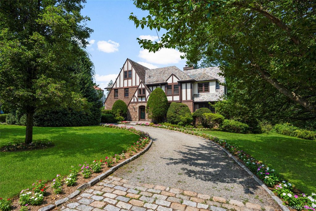 260 Overlook Road, New Rochelle, NY 10804 — photo 2