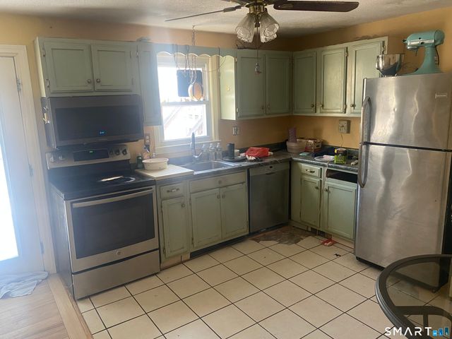 28 Kent Court, Middletown, CT 06457