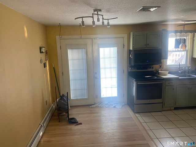 28 Kent Court, Middletown, CT 06457