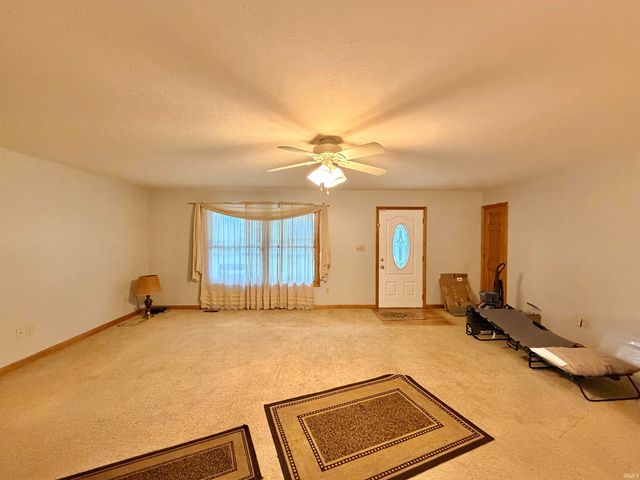 80 SE 12TH Street, Linton, IN 47441