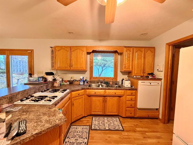 80 SE 12TH Street, Linton, IN 47441